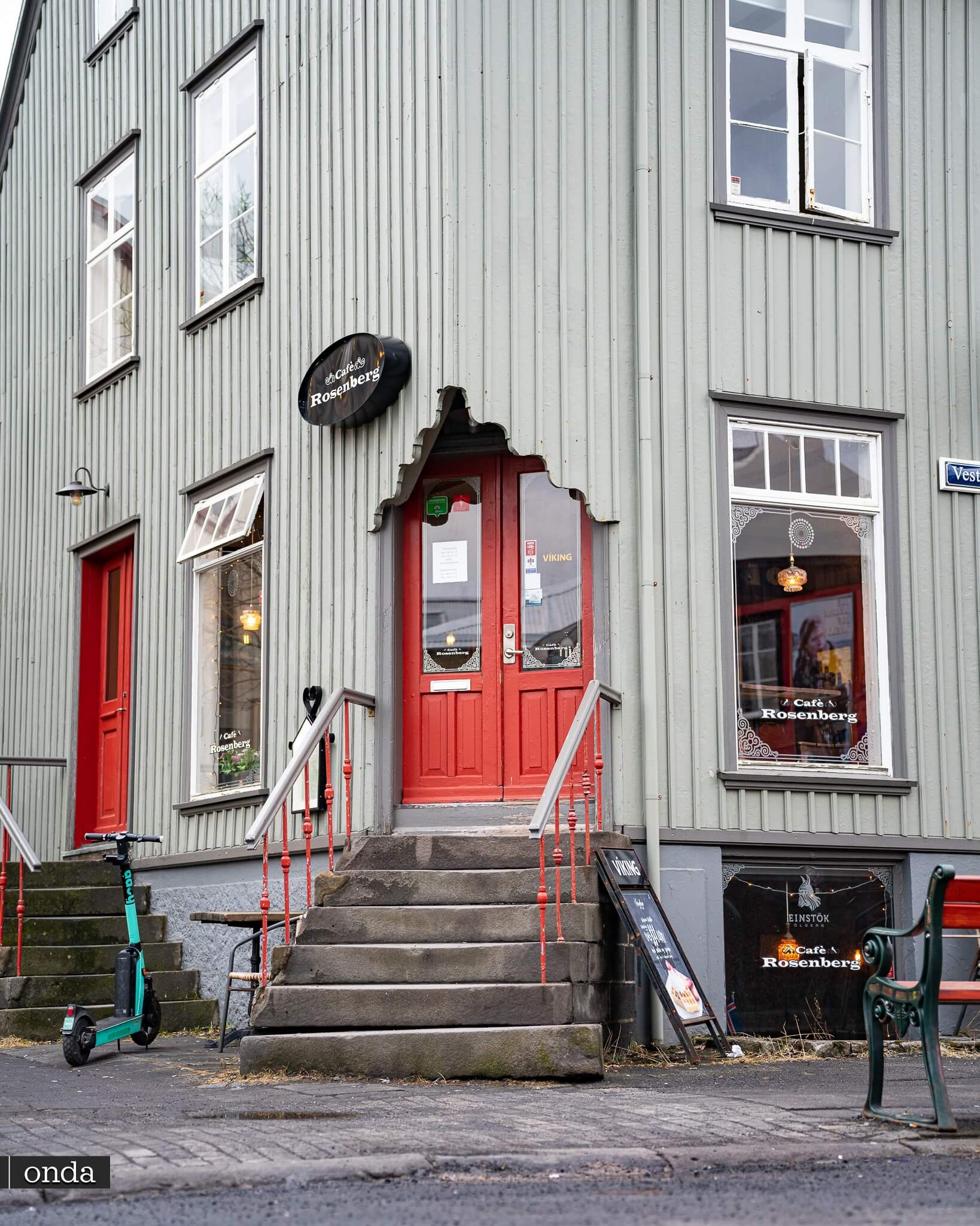 Laugavegur - Główna ulica handlowa w Reykjaviku - Ulice Reykjaviku stolicy Islandii -