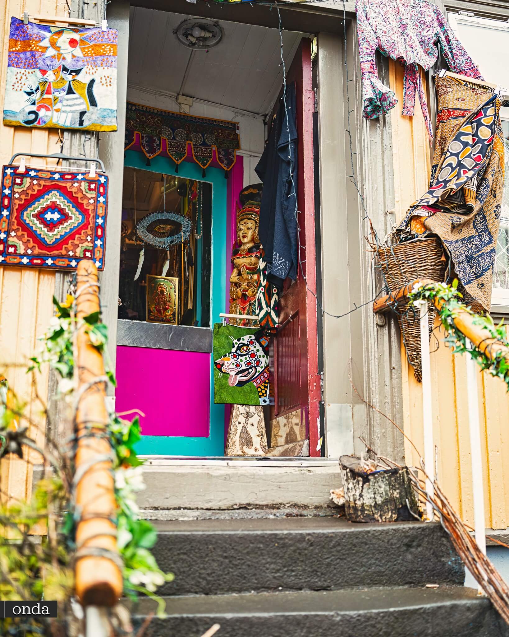 Laugavegur - Główna ulica handlowa w Reykjaviku - Ulice Reykjaviku stolicy Islandii -