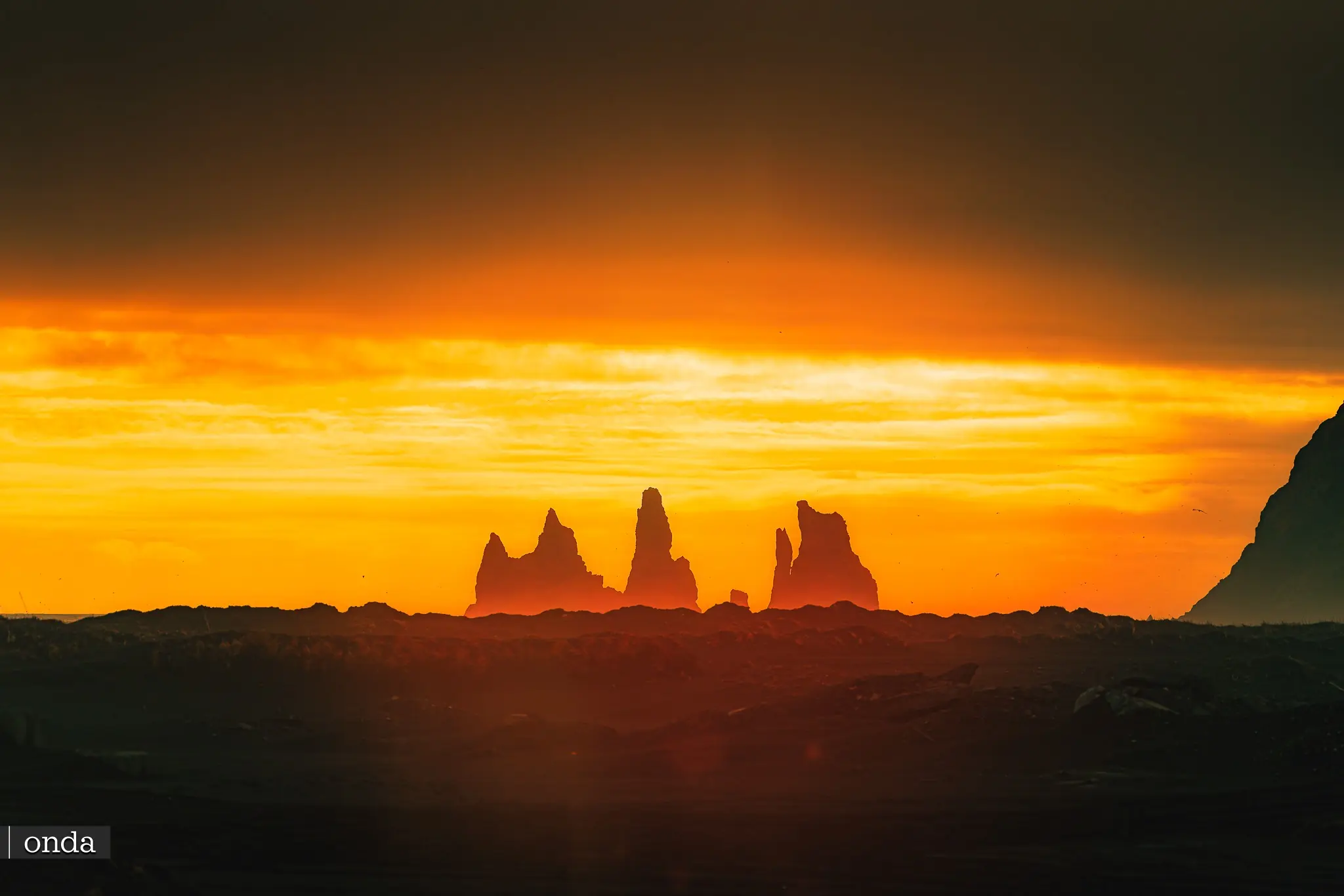 Plaża VÍK Í KOŚCIÓŁ MÝRDAL - Islandia by OndaTravel.pl