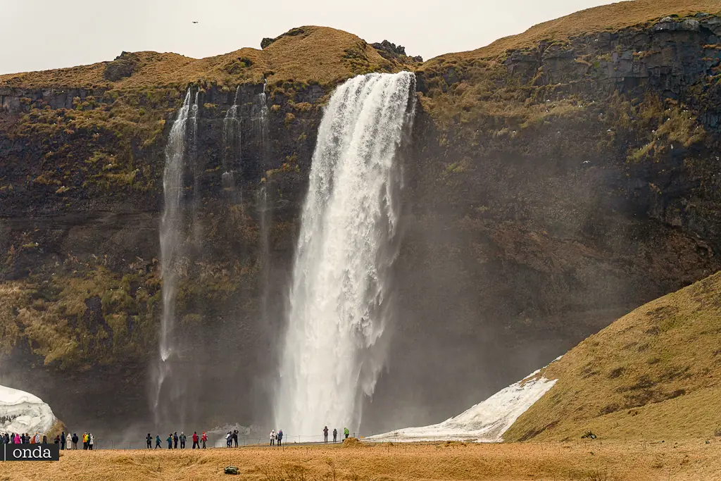 Wodospad Seljalandsfoss. Islandia przewodniki by OndaTravel.pl — OndaTravel.pl