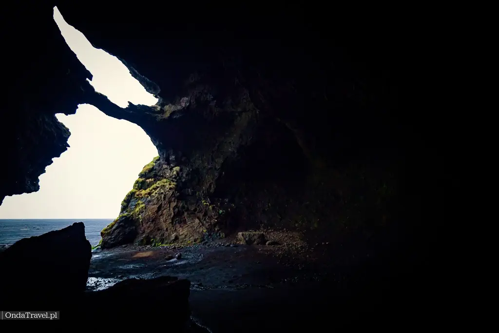 Yoda Cave Gígjagjá in Icelandic – Iceland przewodniki by OndaTravel.pl