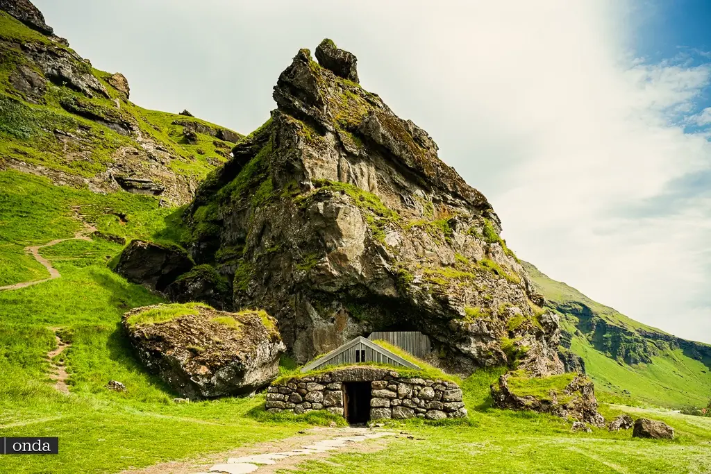 Rutshellir-Caves-Drangshlid-2-Islandia-by— OndaTravel.pl-1 — OndaTravel.pl