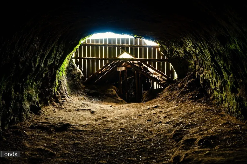 Rutshellir-Caves-Drangshlid-2-Islandia-by— OndaTravel.pl-7 — OndaTravel.pl