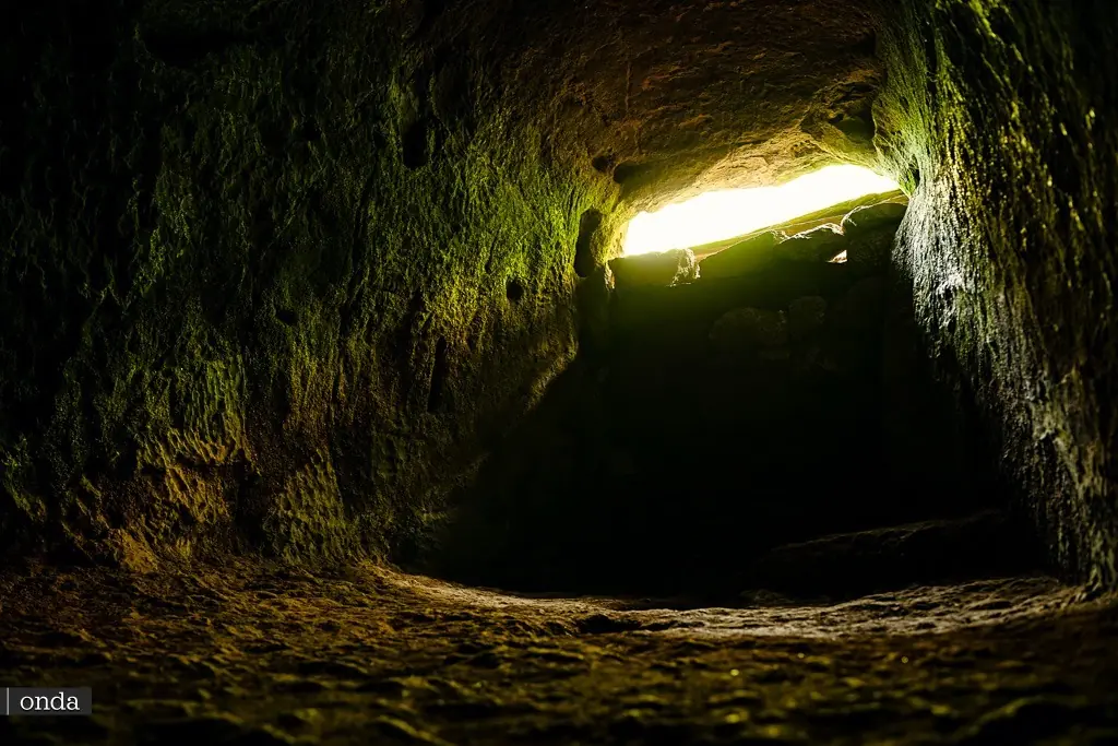 Rutshellir-Caves-Drangshlid-2-Islandia-by— OndaTravel.pl-8 — OndaTravel.pl