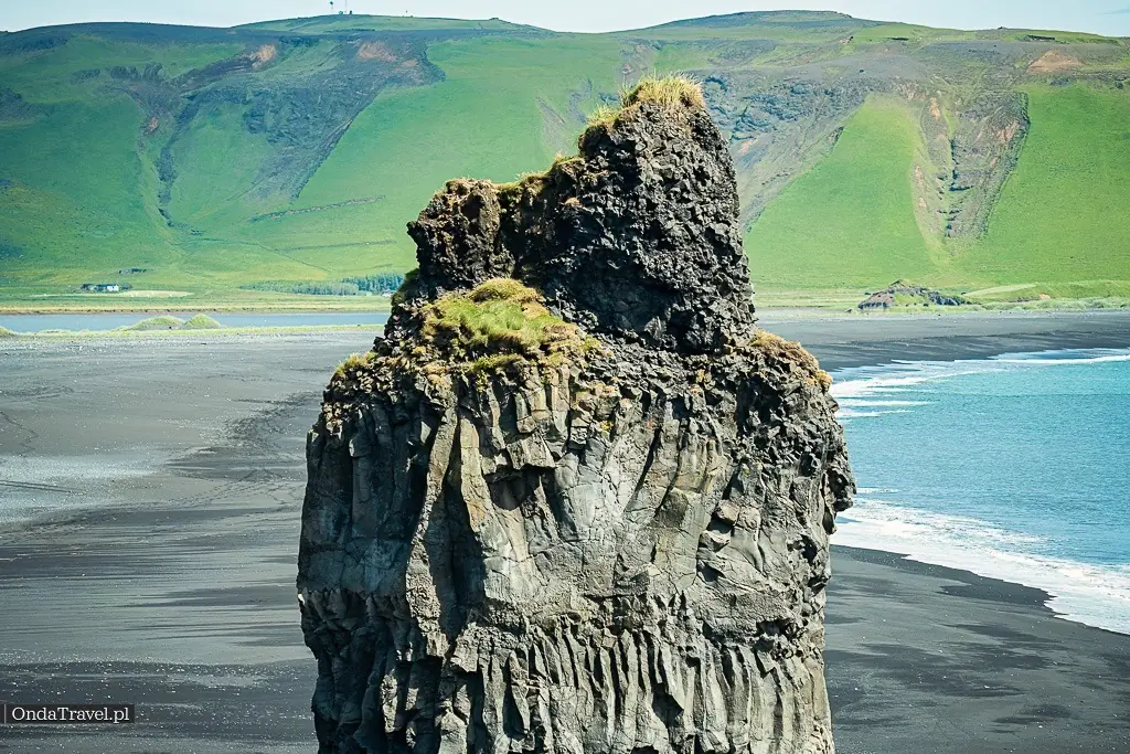 Arnardrangur Kirkjufjara Beach by OndaTravel.pl — OndaTravel.pl