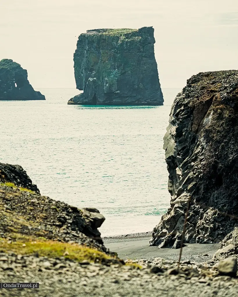 Arnardrangur Kirkjufjara Beach by OndaTravel.pl — OndaTravel.pl
