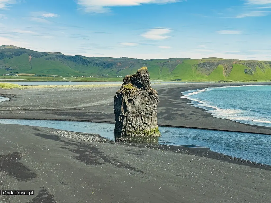 Arnardrangur Kirkjufjara Beach by OndaTravel.pl — OndaTravel.pl