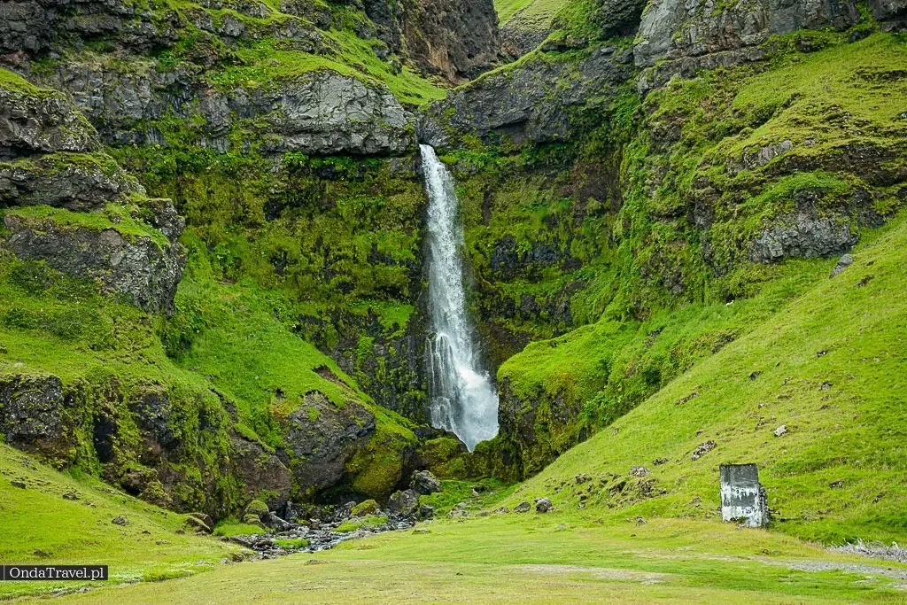 Wodospad-Irafoss-Irafoss-Waterfall-Arjanurfoss-Waterfall-Islandia-by— OndaTravel.pl — OndaTravel.pl