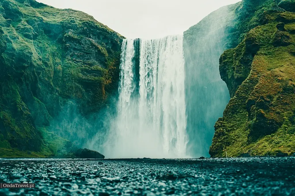 Wodospad-Skogafoss-Skogafoss-Waterfall-Islandia-by— OndaTravel.pl-1 — OndaTravel.pl