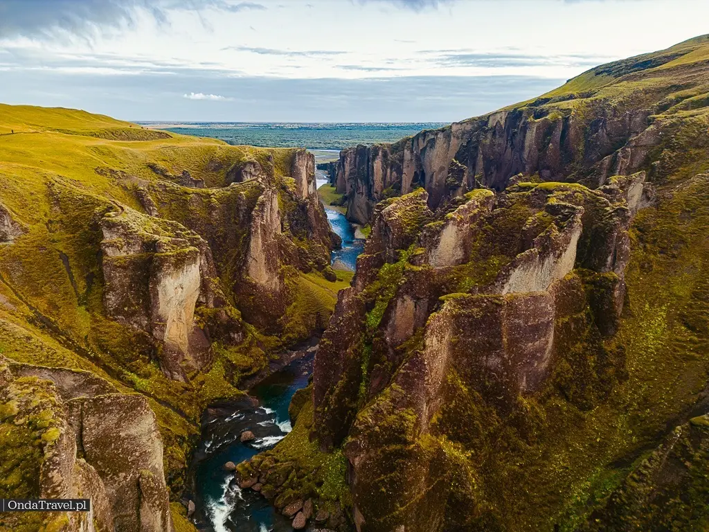 Fjadrargljufur to kanion w południowej Islandii, na rzece Fjaðrá