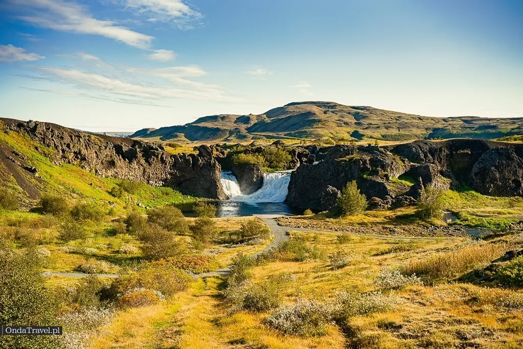 Wodospad Hjalparfoss - Krajobrazy Islandii Islandia Interior / Highlands of Iceland
– przewodnik  -  przewodniki OndaTravel.pl