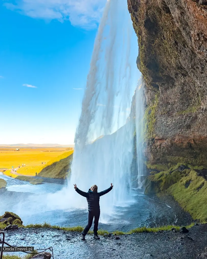 Wodospad Seljalandsfoss Islandia - prywatne zdjęcie OndaTravel.pl