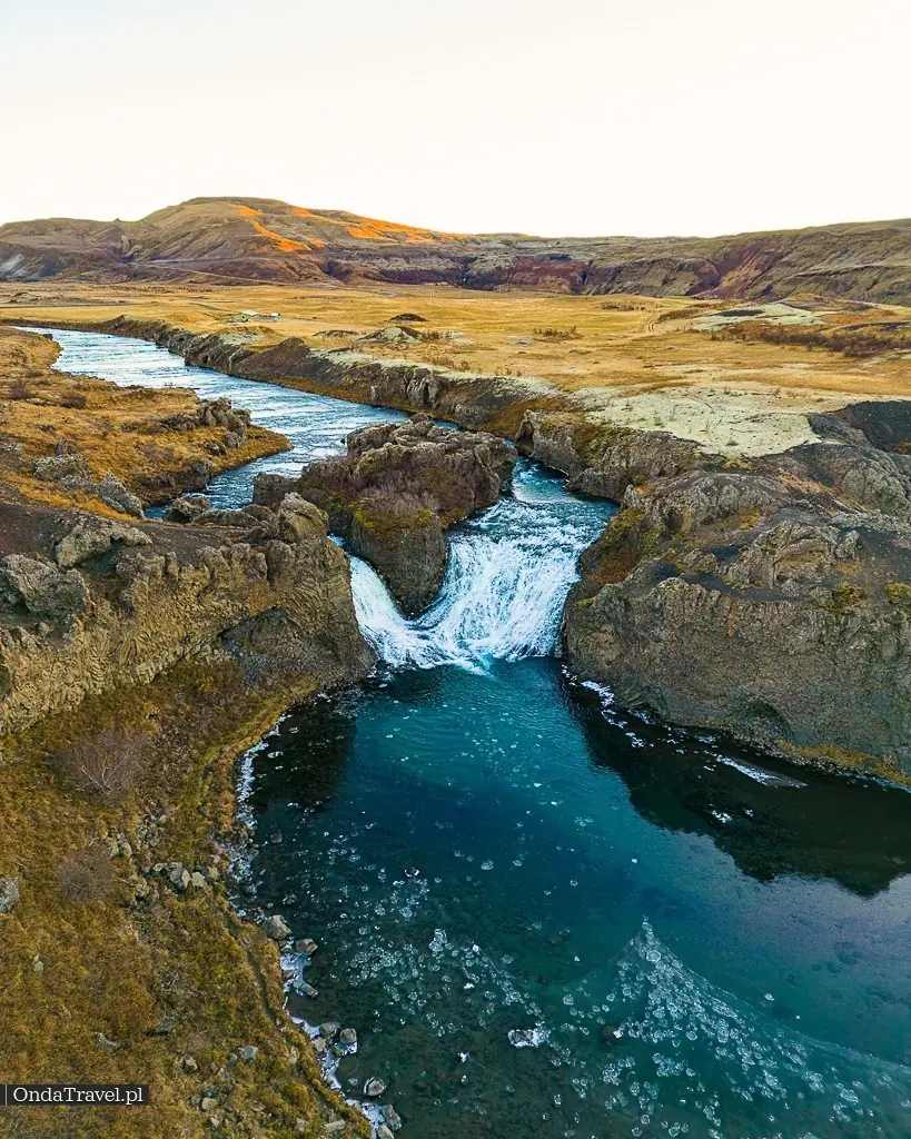 Wodospad Hjalparfoss - Krajobrazy Islandii Islandia Interior / Highlands of Iceland
– przewodnik  -  przewodniki OndaTravel.pl