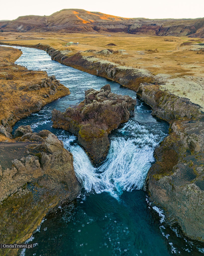 WODOSPAD HJALPARFOSS HJALPARVEGUR Iceland by Wycieczki po Islandii z OndaTravel.pl 4 - OndaTravel.pl -