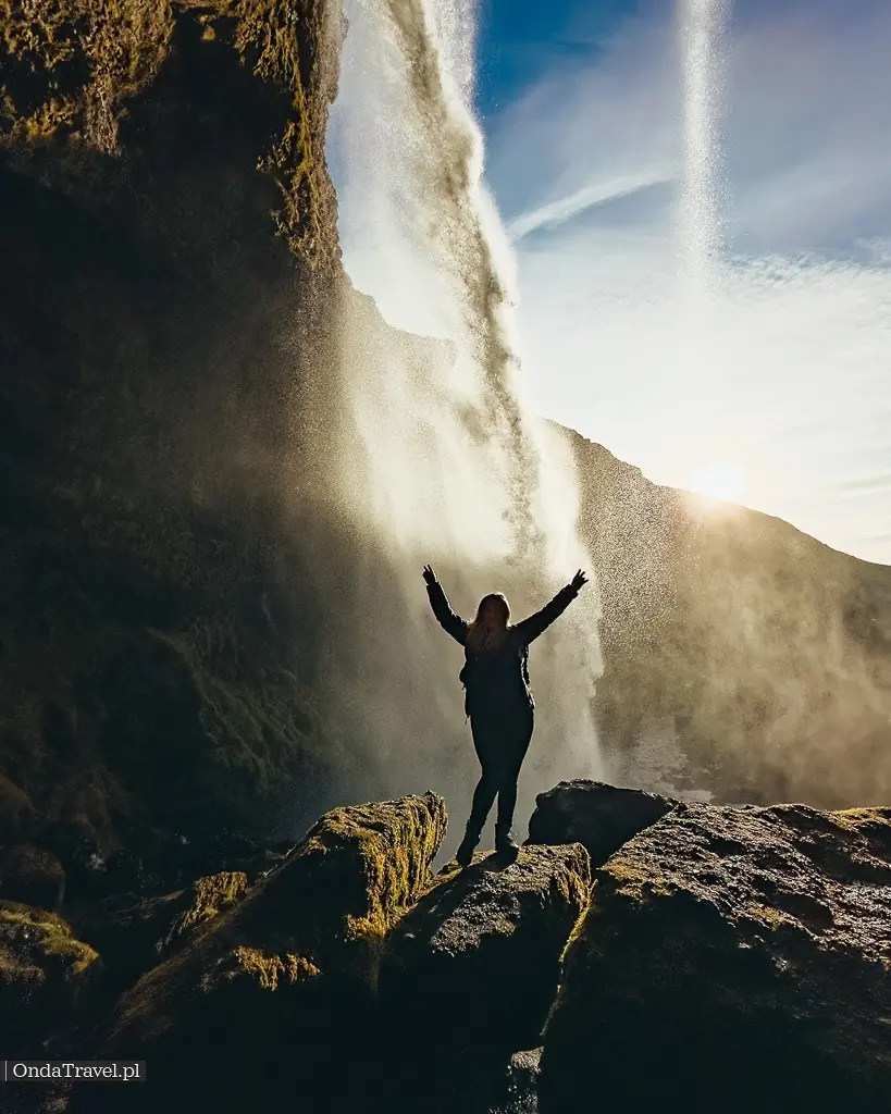 Wodospad Kvernufoss na południu Islandii – malowniczy wodospad niedaleko Skógafoss