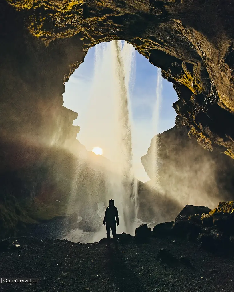 Wodospad Kvernufoss na południu Islandii – malowniczy wodospad niedaleko Skógafoss