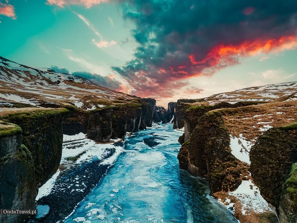 Islandia - Fjadrargljufur Canyon - Kirkjubæjarklaustur by OndaTravel.pl  