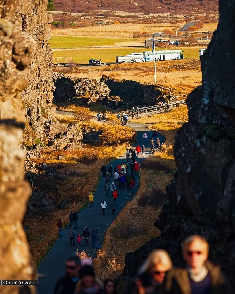 Þingvellir w Golden Circle: park narodowy i geologia rozpadlin