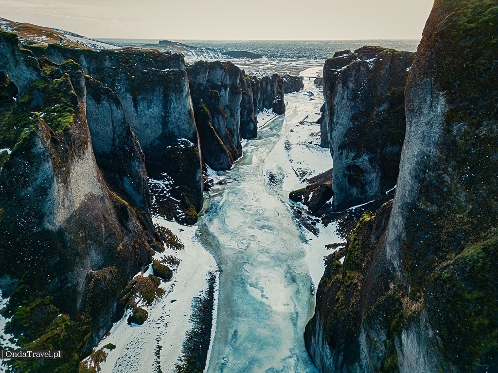 Fjaðrárgljúfur es un cañón del sur de Islandia