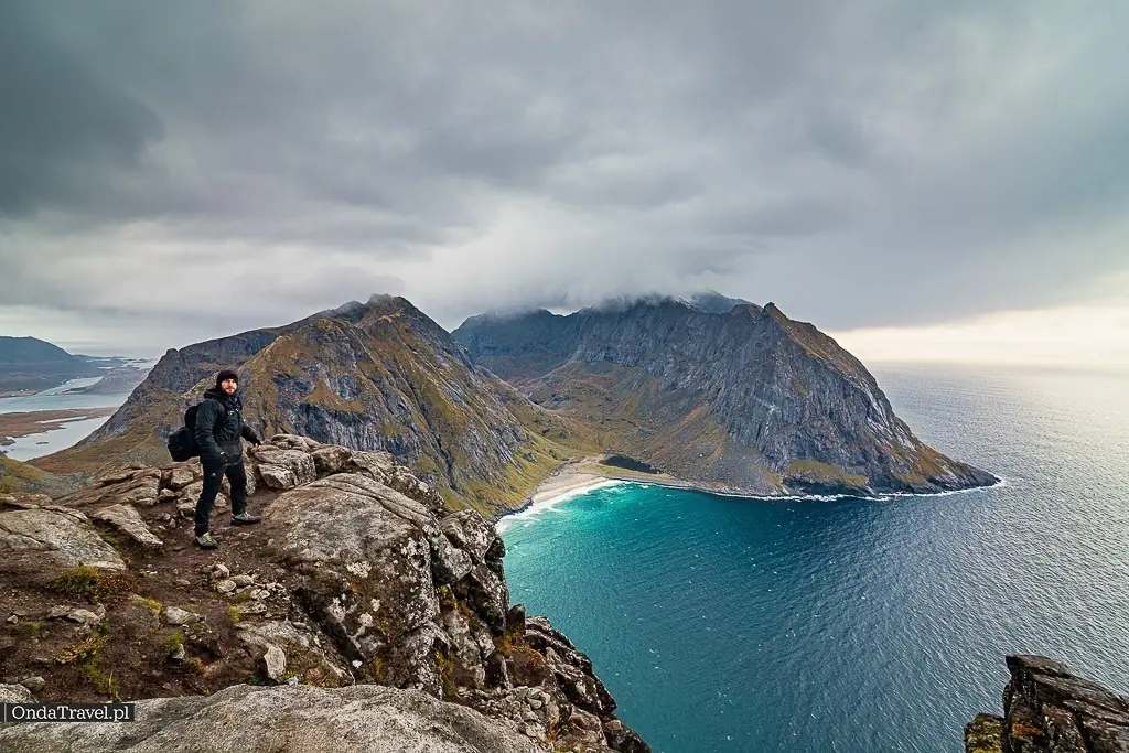 Ryten nad plaza Kvalvika Wycieczki po Norwegii Lofoty 4 1 -