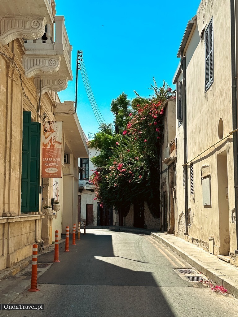 Ulice miasta Cypr - Larnaka miasto na Cyprze - Cypr Larnaca wakacje z OndaTravel.pl