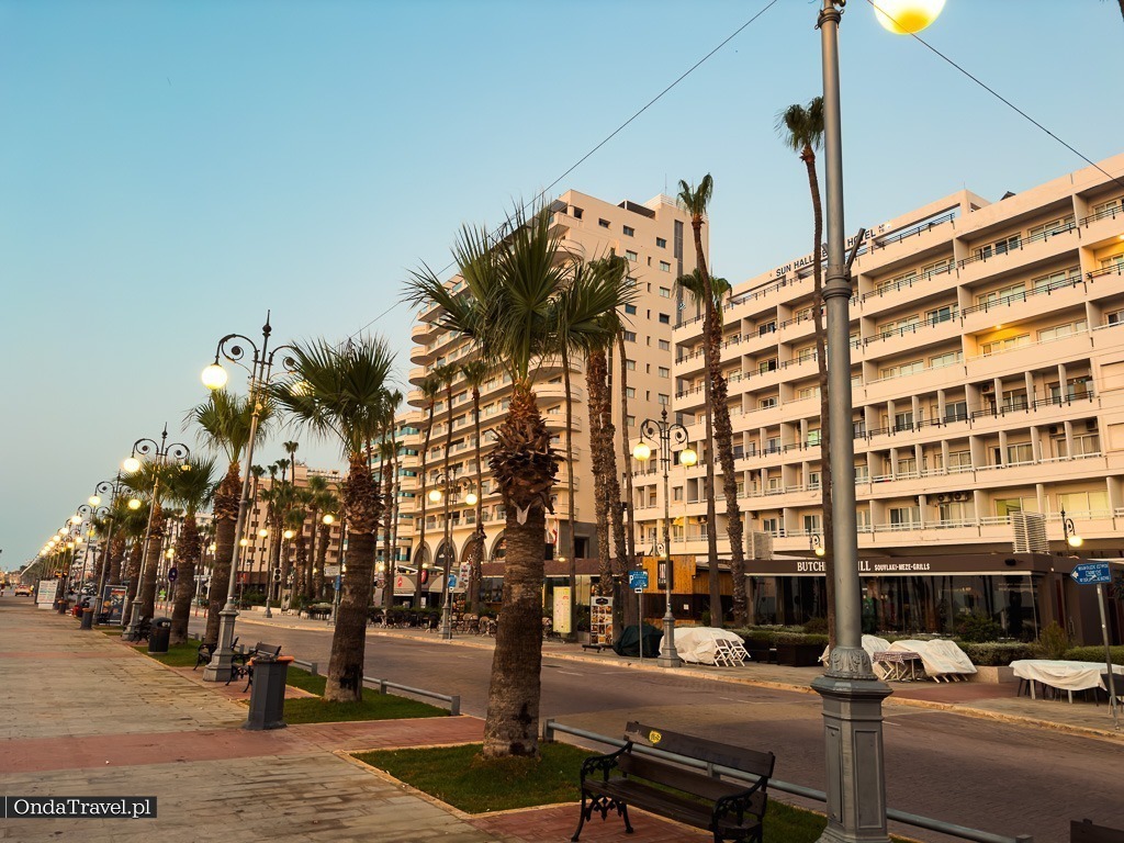 Ulice miasta Cypr - Larnaka miasto na Cyprze - Cypr Larnaca wakacje z OndaTravel.pl
