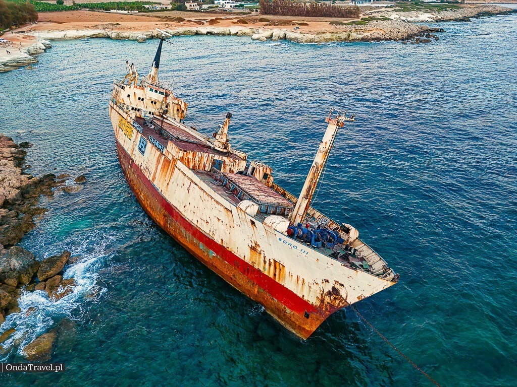 The Edro III Shipwreck - Peya - Przewodnik po Cyprze