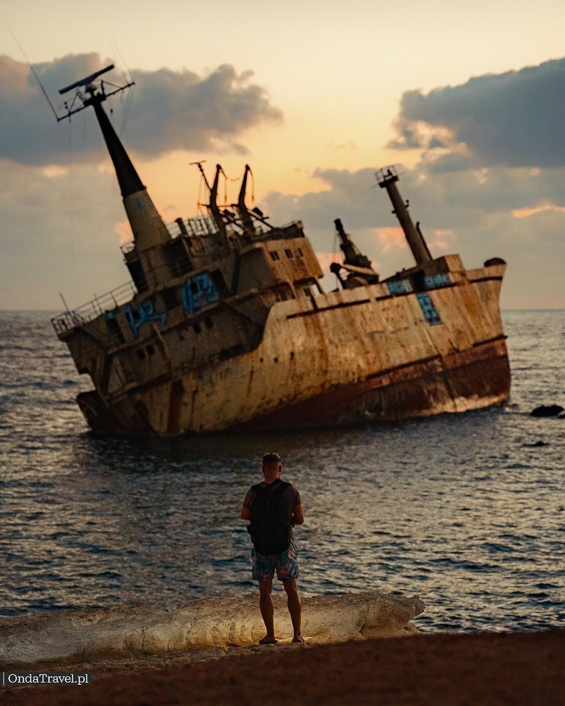 The Edro III Shipwreck - Peya - Przewodnik po Cyprze