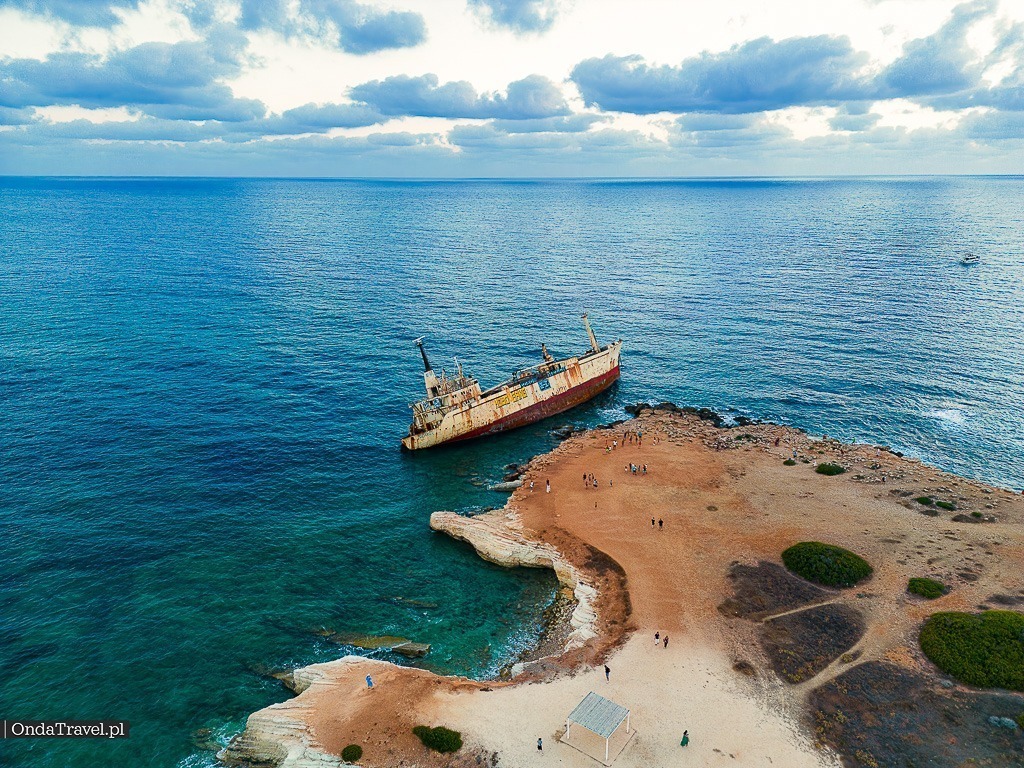 The Edro III Shipwreck - Peya - Przewodnik po Cyprze