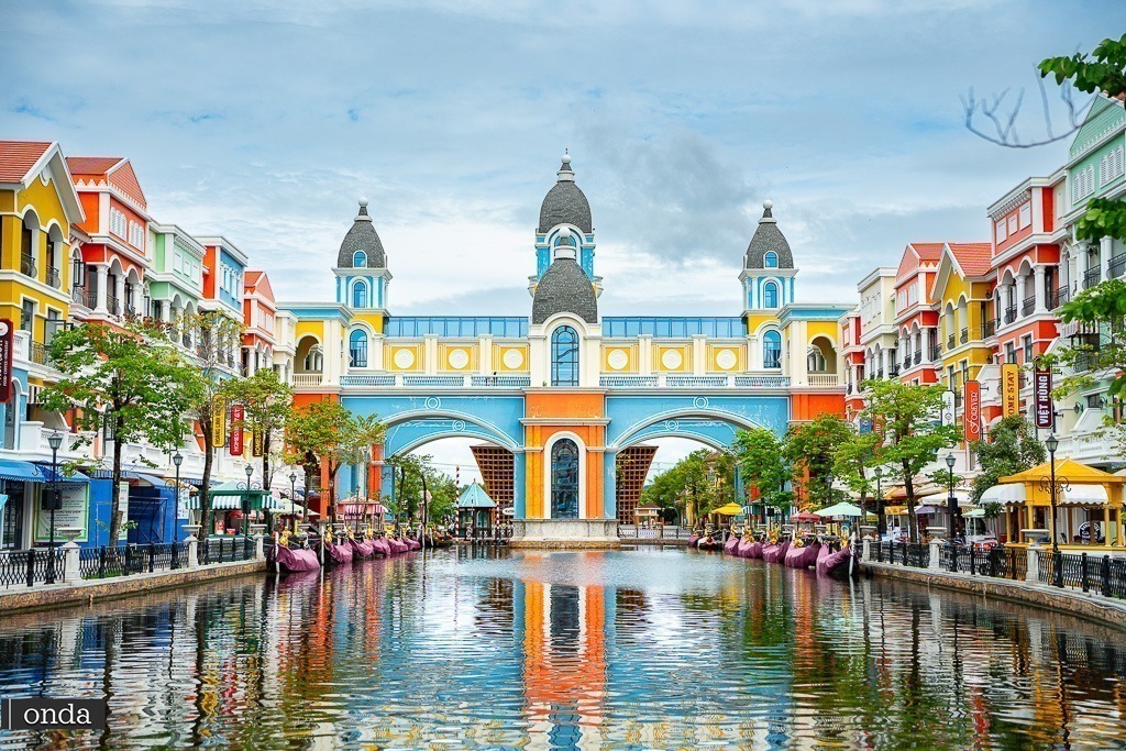 Vietnam Grand World Venice River  Lake of Love on Phu Quoc island by OndaTravel.pl