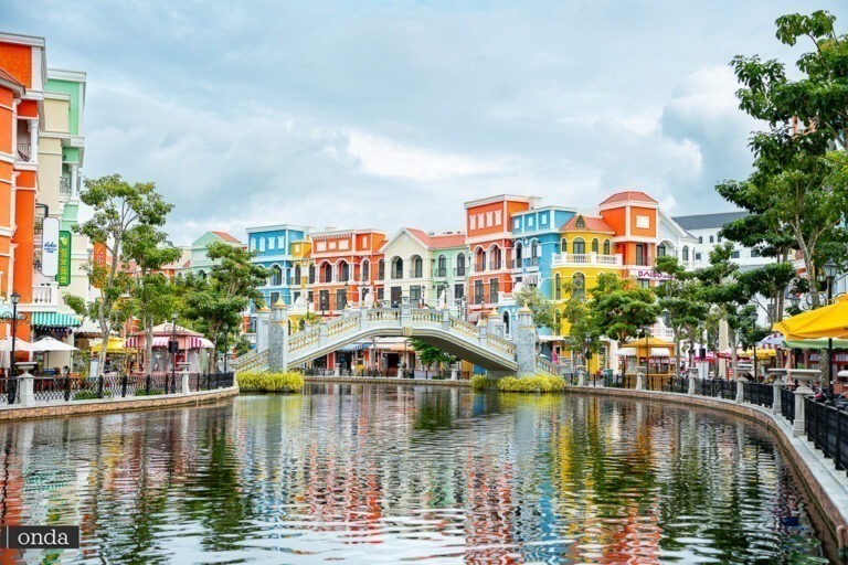 Wietnam atrakcje na plaży Sunset Sanato wyspa Phu Quoc by OndaTravel.pl