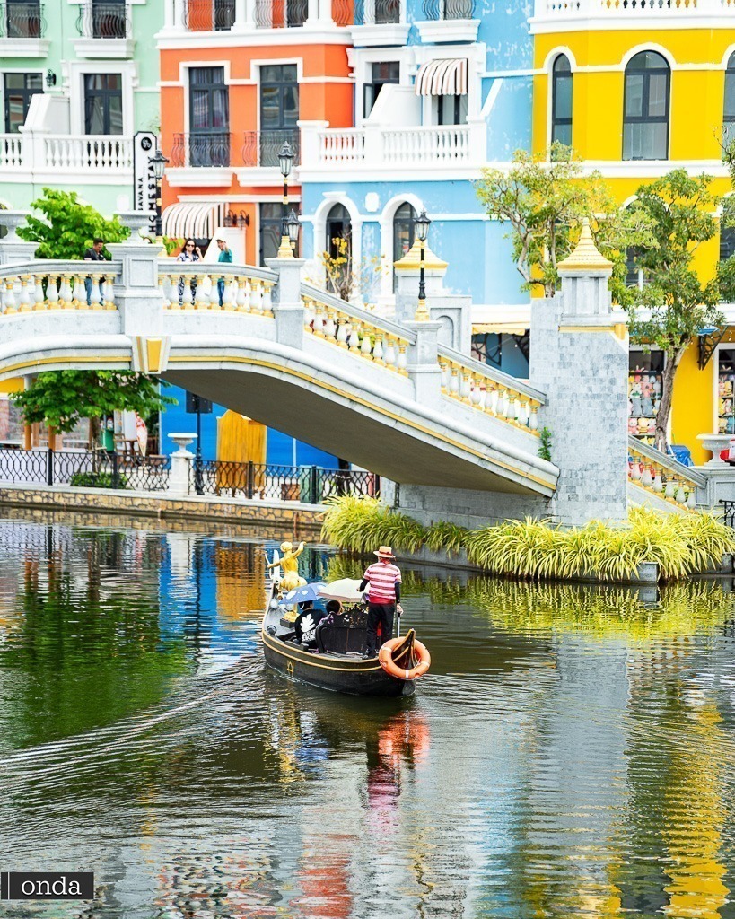 Vietnam Grand World Venice River  Lake of Love on Phu Quoc island by OndaTravel.pl