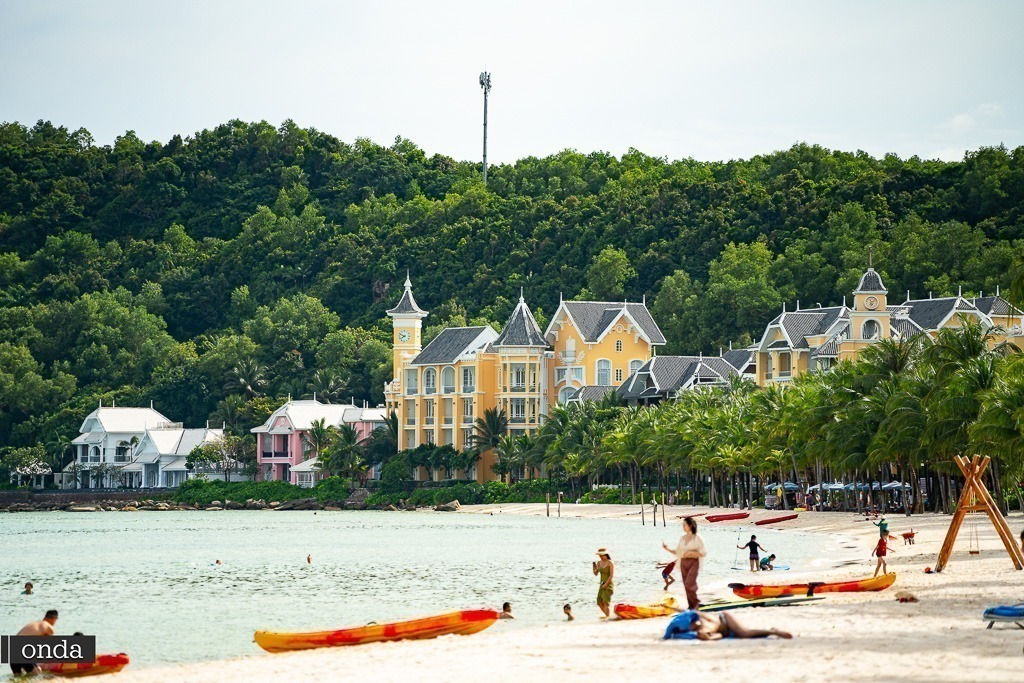 Vietnam Sao Beach - Bãi tắm Sao beach Phu Quoc island by OndaTravel.pl