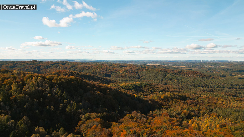 Kadry z mojego filmu Jelenia Góra - Spacer przez Paraszyńskie Wąwozy do wieży widokowej w Paraszynie