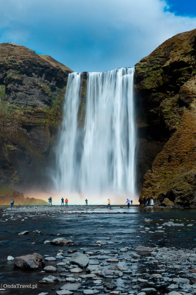 Skógafoss na południowym wybrzeżu Islandii