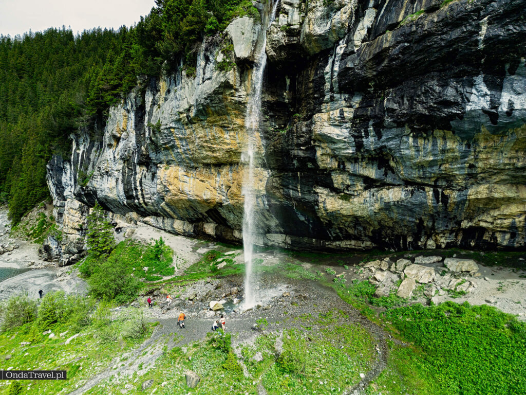 瑞士厄希嫩湖附近的瀑布——OndaTravel 私人拍摄