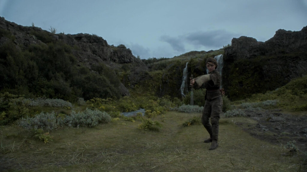 Arya Stark y el Perro en el valle de Gjáin, Stangarvegur, Islandia — Juego de Tronos - Copyrights HBO