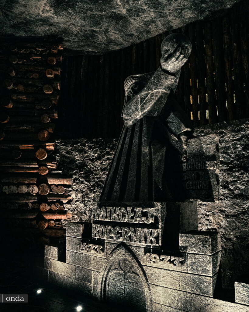 Monumento de sal a Nicolás Copérnico en la Mina de Sal de Wieliczka