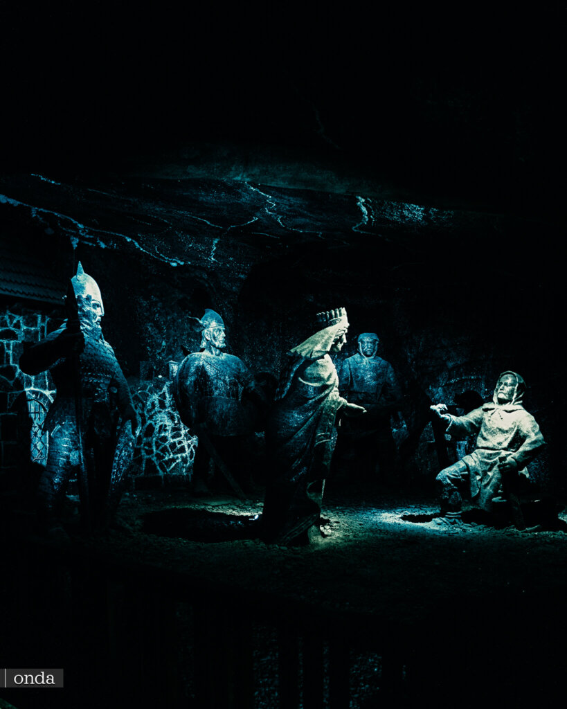 Esculturas de sal de la leyenda de Santa Kinga en la Mina de Sal de Wieliczka