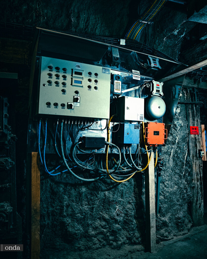 Instalación minera y panel de control en la Mina de Sal de Wieliczka