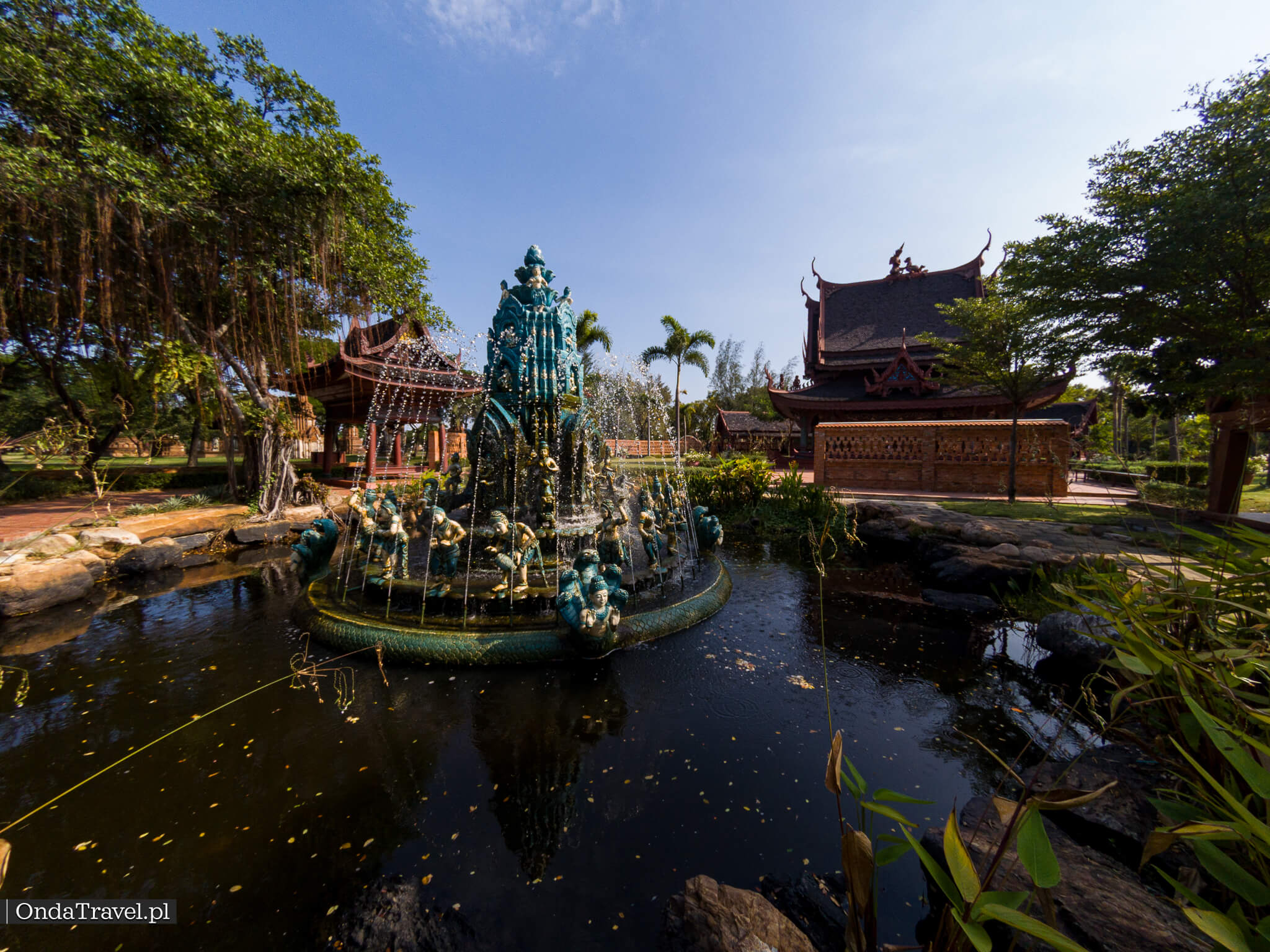 Ścieżka zwiedzania w Ancient City Bangkok, trasa przez muzeum Mueang Boran