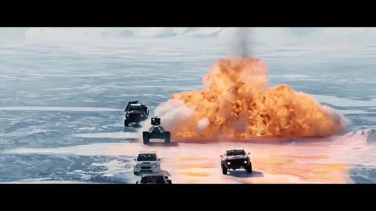 Explosión durante la persecución de coches sobre el lago Mývatn helado en Fast & Furious 8