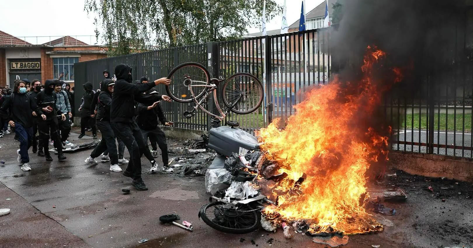 Protesty społeczne we Francji — ujęcie reportażowe