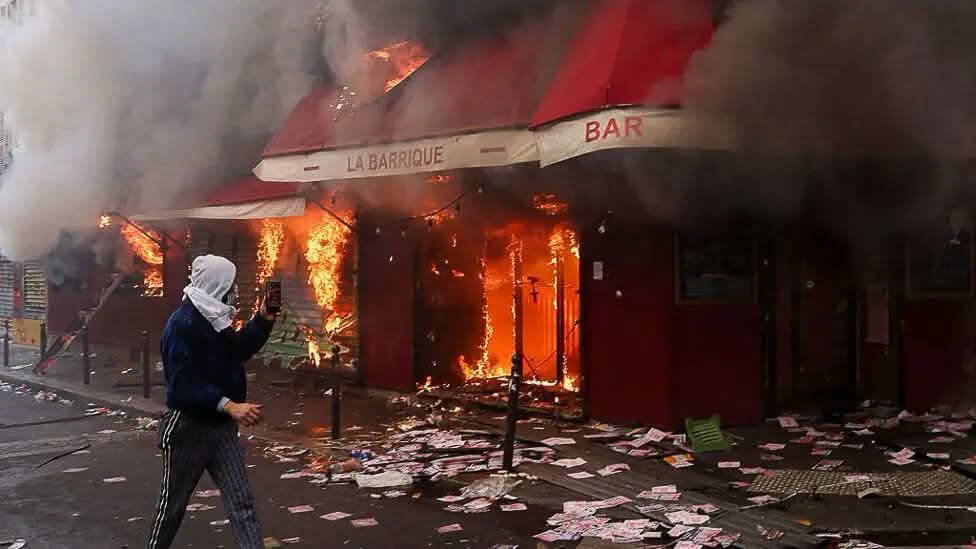 Uczestnicy demonstracji we Francji