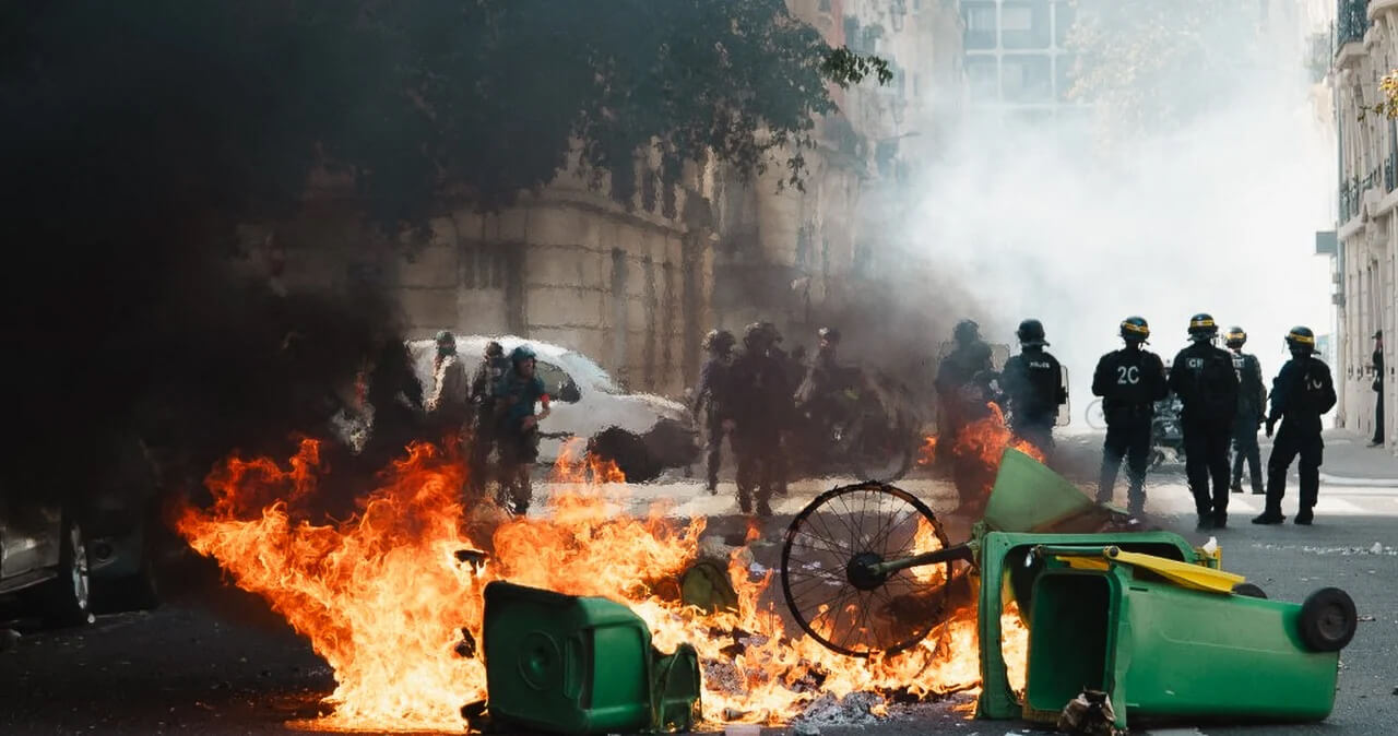 Uczestnicy zgromadzenia we Francji