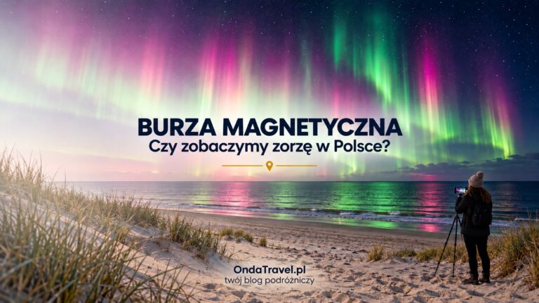 Zorza polarna nad plażą Bałtyku podczas burzy magnetycznej w październiku 2026 — kobieta fotografuje zorzę telefonem na statywie